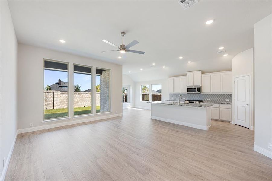 Spacious, unfurnished interior of a new home in Arcadia Trails Classic 50, Balch Springs (Image 27). Spacious, unfurnished interior of a new home in Arcadia Trails Classic 50, Balch Springs (Image 27).