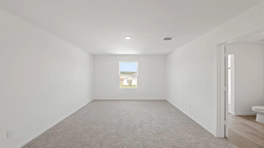 Representative unfurnished interior of a home built from the Franklin by D.R. Horton in Lake Conroe Cove, Willis (Image 24).
