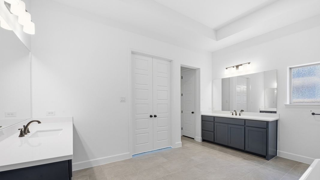 Furnished interior view inside a new home in Sweetgrass, Haslet (Image 13).