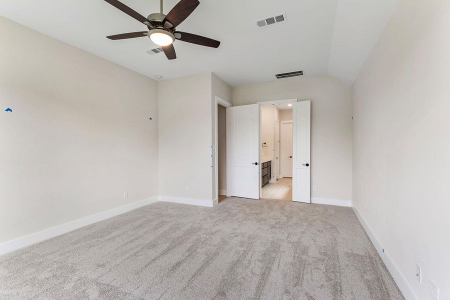 Spacious, unfurnished interior of a new home in , The Woodlands (Image 20).