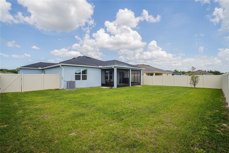 Exterior details and patio area of a home in , Bartow (Image 22).