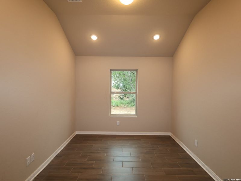 Spacious, unfurnished interior of a new home in Chaparral Ranch, Floresville (Image 21).