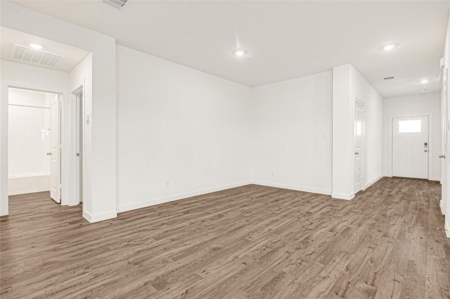 Spacious, unfurnished interior of a new home in Tamarron, Fulshear (Image 23). Spacious, unfurnished interior of a new home in Tamarron, Fulshear (Image 23).