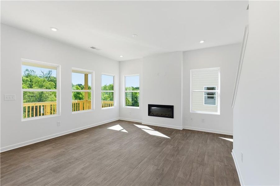 Spacious, unfurnished interior of a new home in The View at Groover’s Lake, Lithia Springs (Image 11).