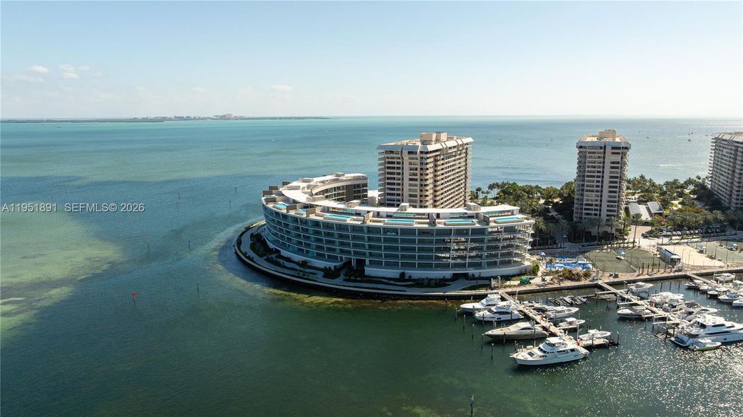 Condo located in Miami, FL showcasing its design and architecture (Image 4).