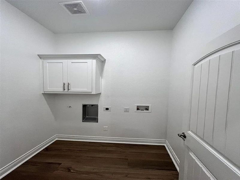 Spacious, unfurnished interior of a new home in , Greenville (Image 18).