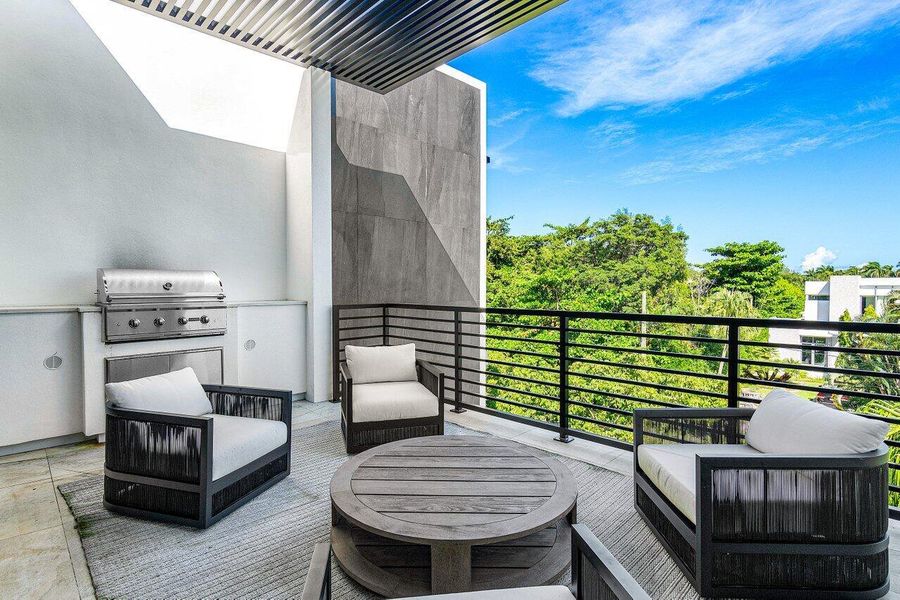 031-914PalmTrail-DelrayBeach-FL-33483-SM