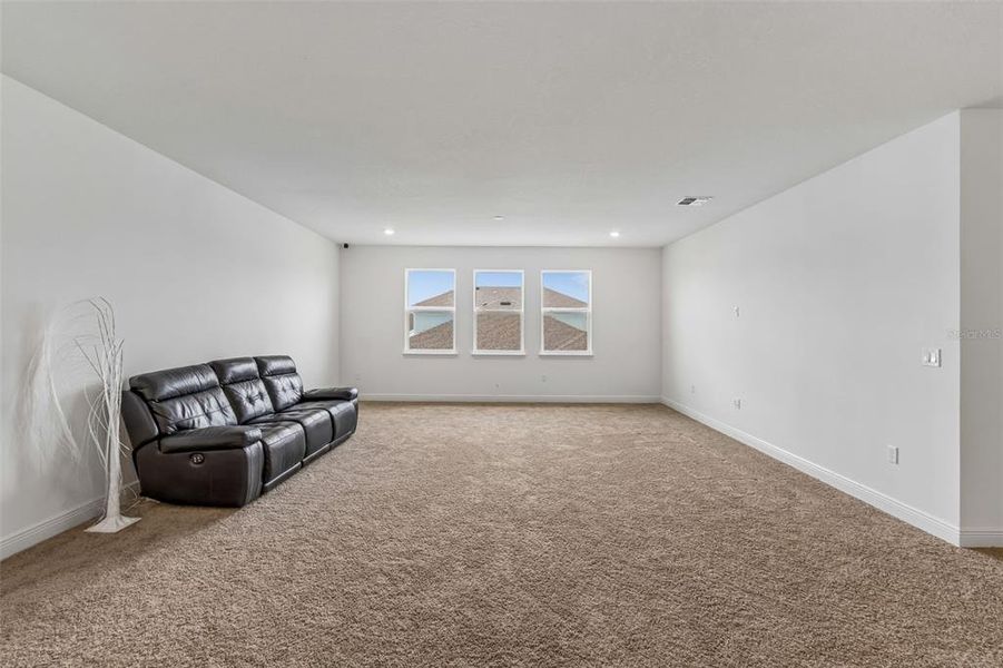 Spacious, unfurnished interior of a new home in , Orlando (Image 28).