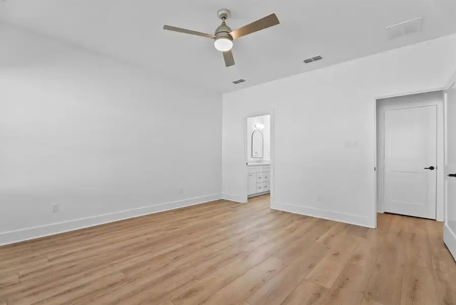 Spacious, unfurnished interior of a new home in , Tyler (Image 10).