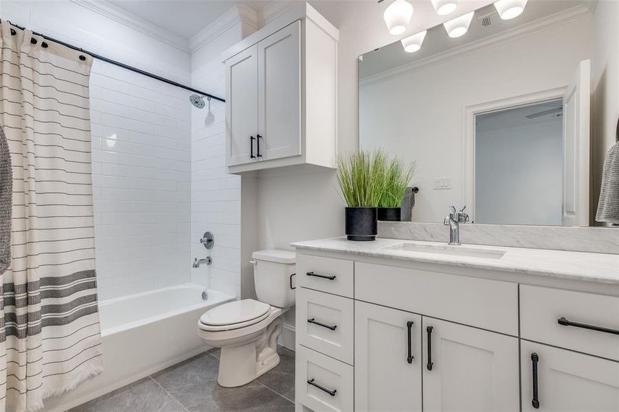 Furnished interior view inside a new home in , Dallas (Image 26).