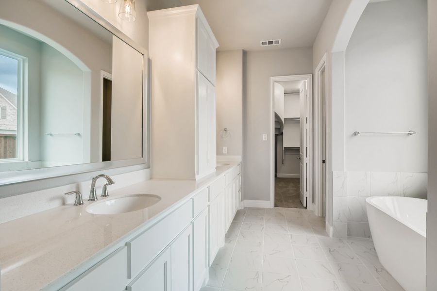 Plan 1137 Main Bathroom Representative Image