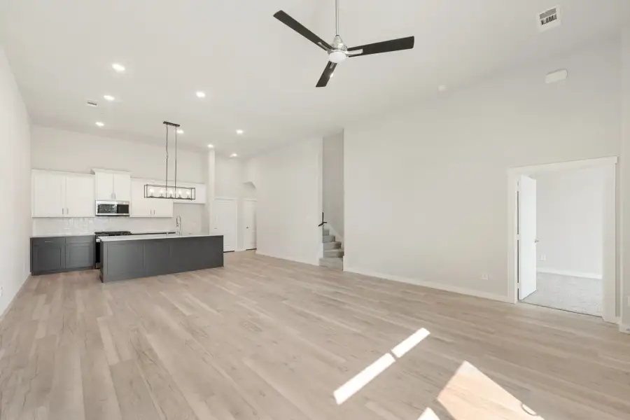 Spacious, unfurnished interior of a new home in Cottonwood Creek, Rowlett (Image 26).