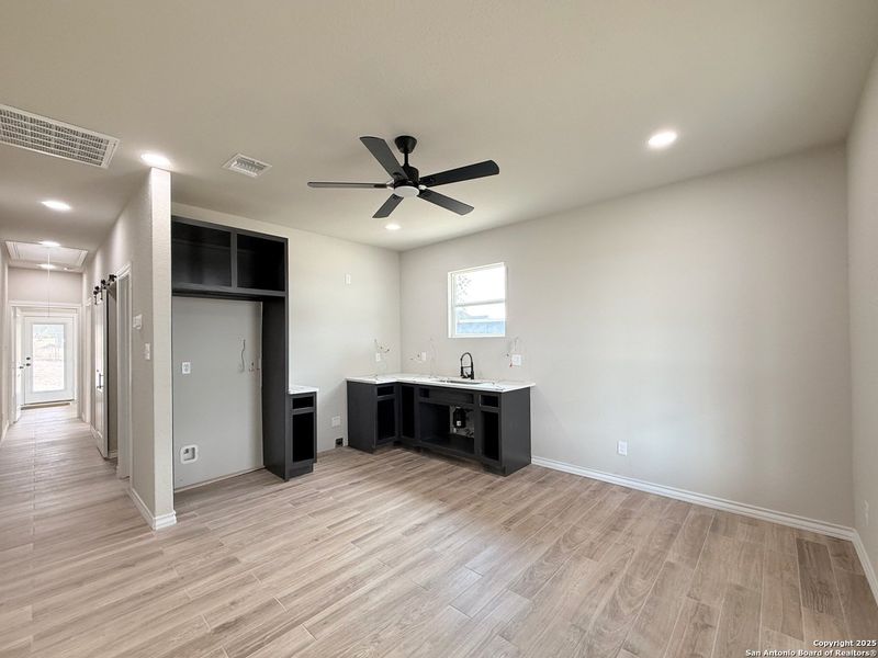 Spacious, unfurnished interior of a new home in , Natalia (Image 30).