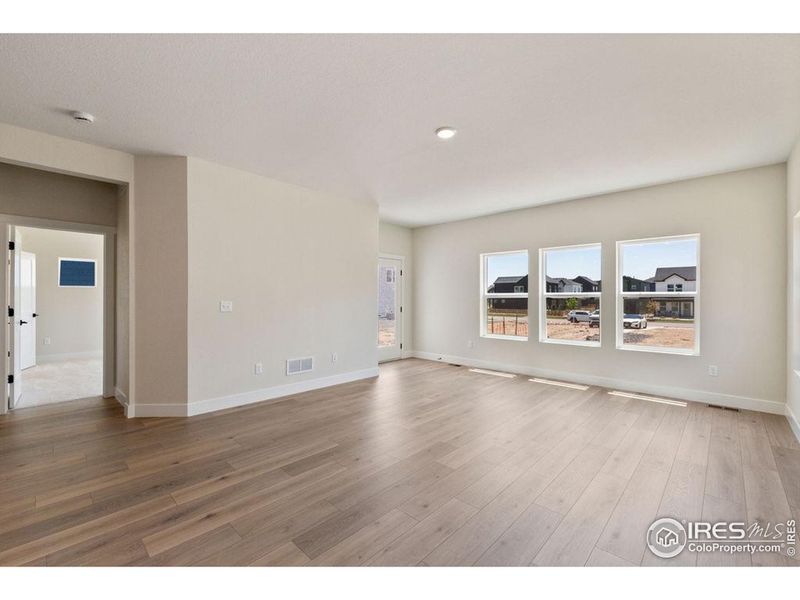 Spacious, unfurnished interior of a new home in Bloom, Severance (Image 8).