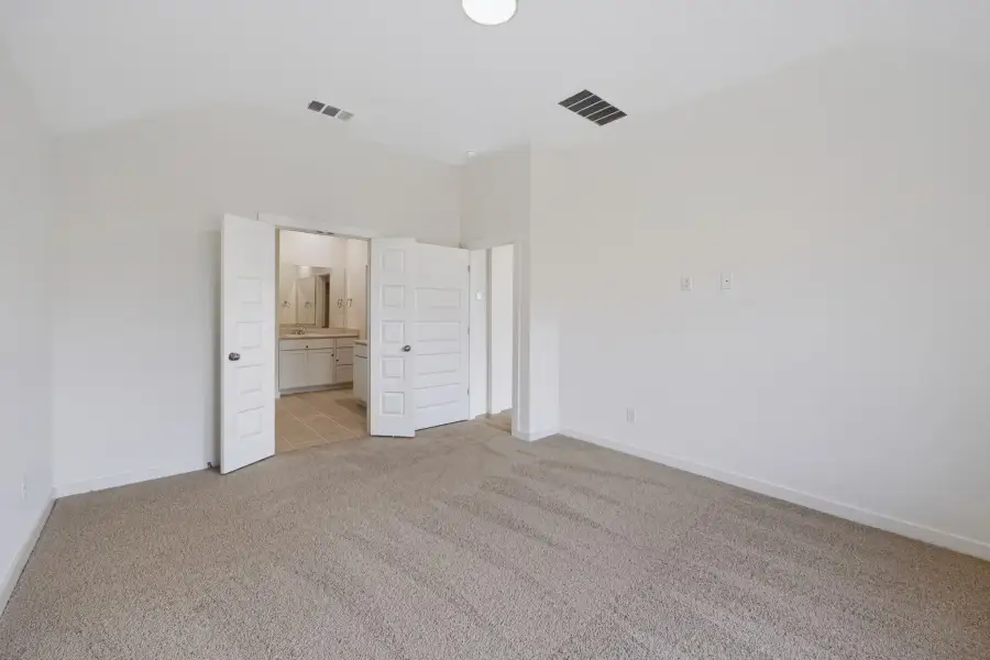 Spacious, unfurnished interior of a new home in Prairie Winds, Hutto (Image 25).