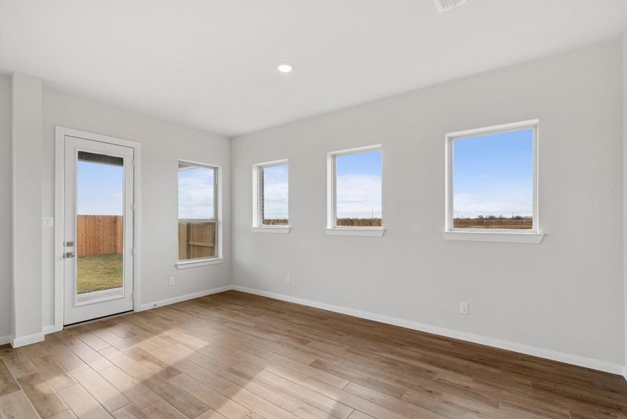 Spacious, unfurnished interior of a new home in Beacon Point at Lago Mar 50’ Homesites, Texas City (Image 29).