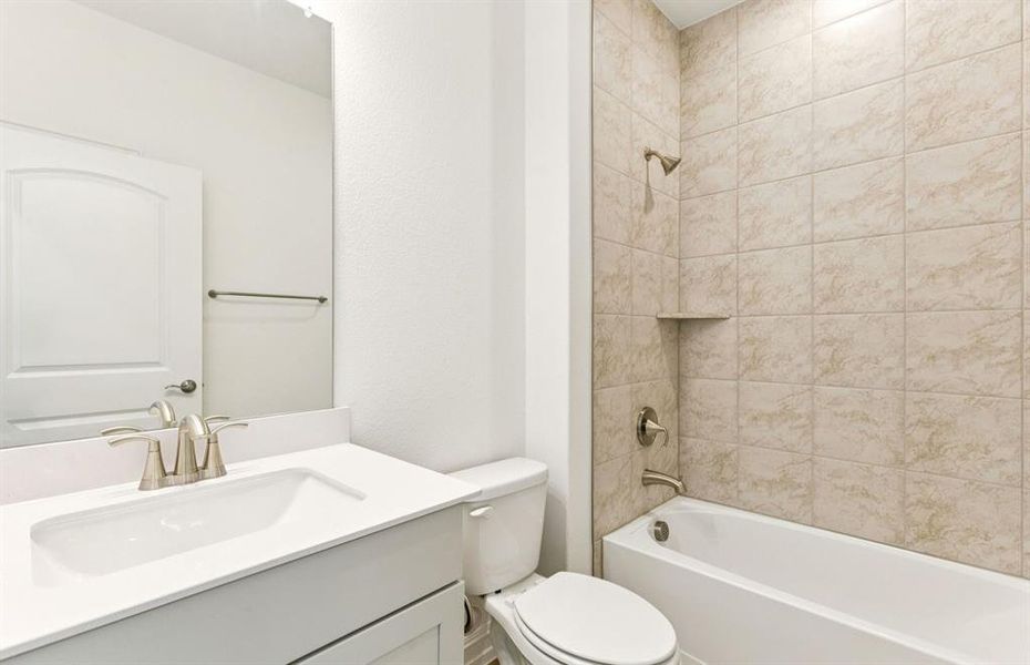 Spacious secondary bathroom Spacious secondary bathroom