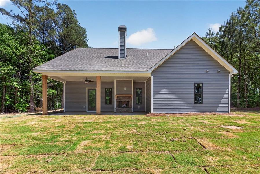 Exterior details and patio area of a home in , Silver Creek (Image 3).