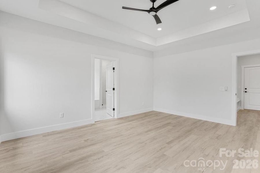 Spacious, unfurnished interior of a new home in , Dallas (Image 41).