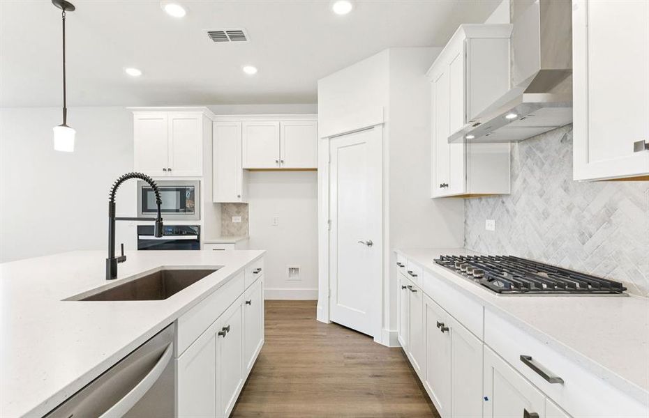 Airy kitchen with ample cabinet space