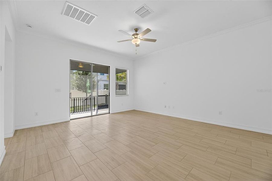 Spacious, unfurnished interior of a new home in , Tampa (Image 38).