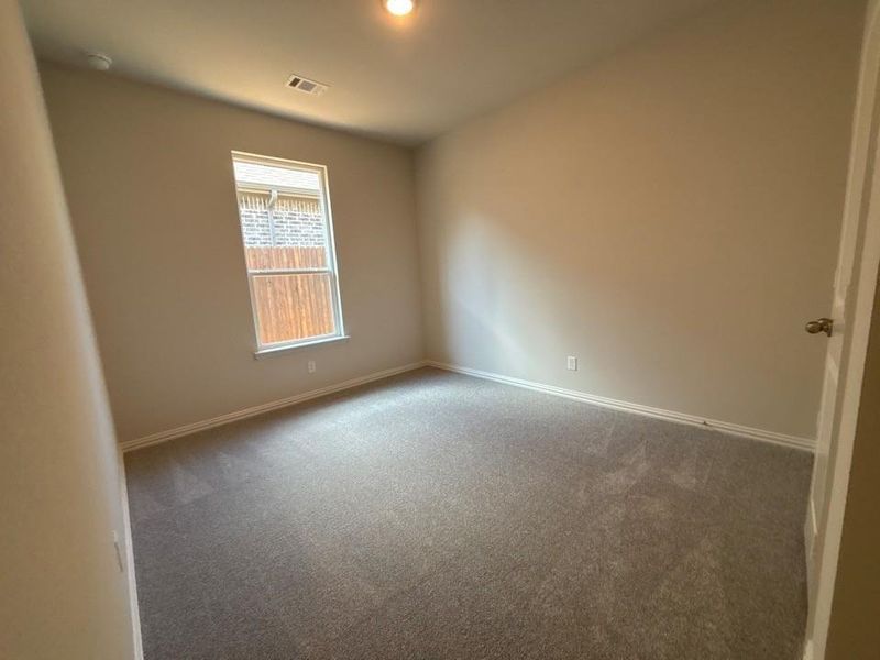 Spacious, unfurnished interior of a new home in Waterford Park, Weatherford (Image 10).