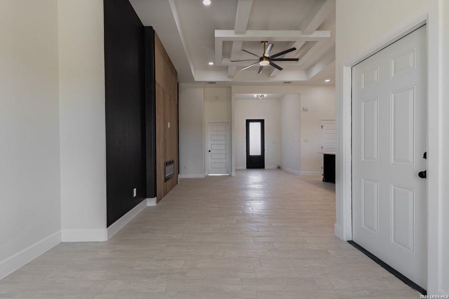 Spacious, unfurnished interior of a new home in , Eagle Pass (Image 25).