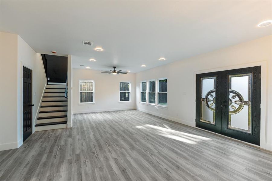 Spacious, unfurnished interior of a new home in , Granbury (Image 25).