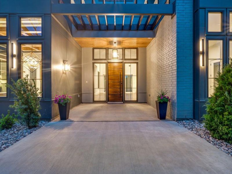 Exterior details and patio area of a home in , Dallas (Image 18).