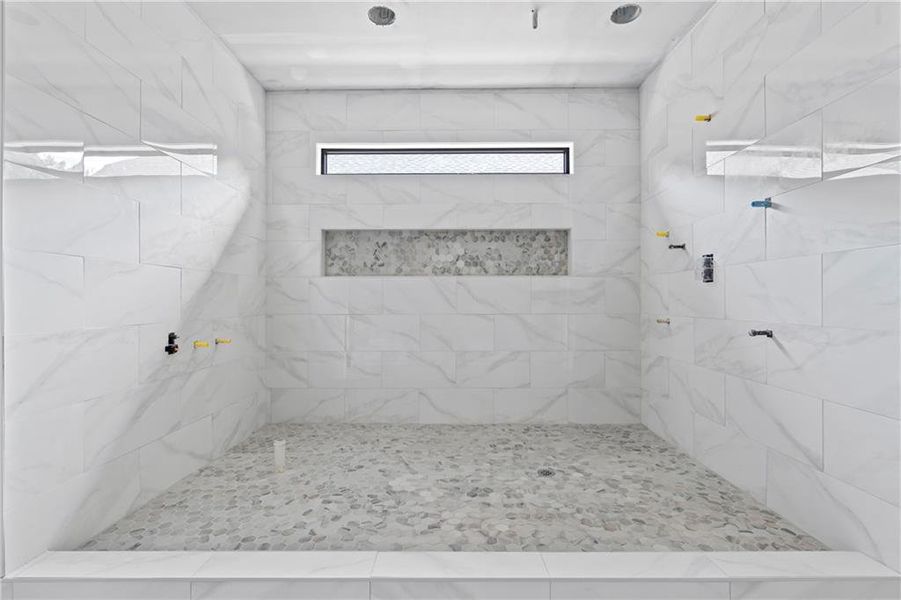 Image 83 of a home in .