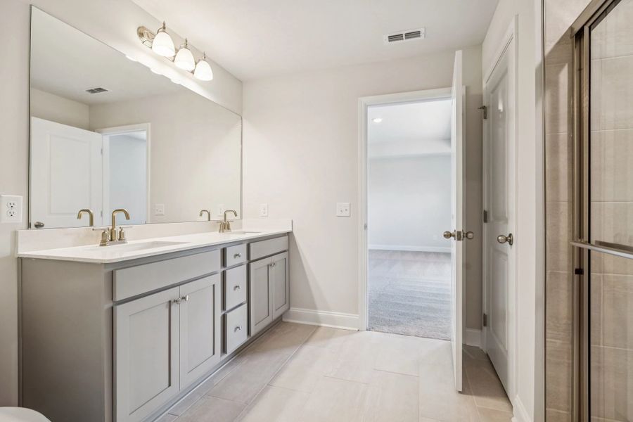 Furnished interior view inside a new home in Cades Bluff, Lebanon (Image 13).