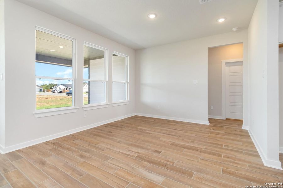 Spacious, unfurnished interior of a new home in Bonita Vista, Pleasanton (Image 11).
