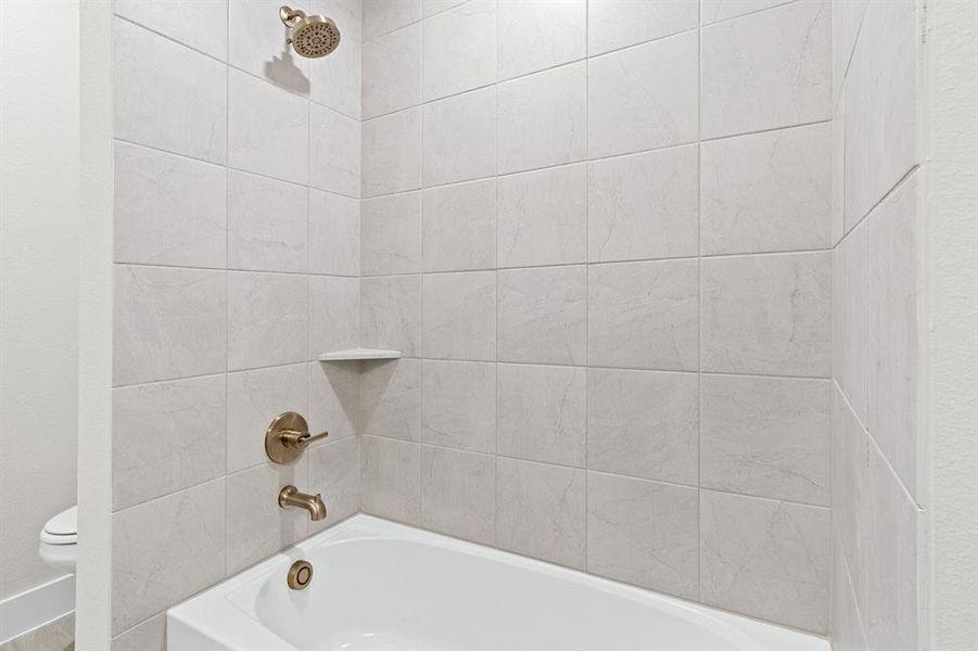 030-2884Enfield-TheColony-TX-75056-Bathroom3.jpg-SMALL 030-2884Enfield-TheColony-TX-75056-Bathroom3.jpg-SMALL