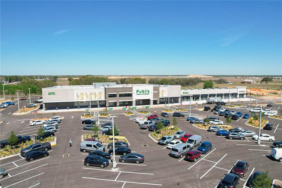 BRAND NEW SUPERMARKET MINUTES WALKING