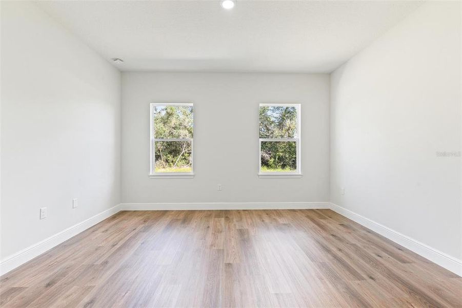 Spacious, unfurnished interior of a new home in , Ocala (Image 20).