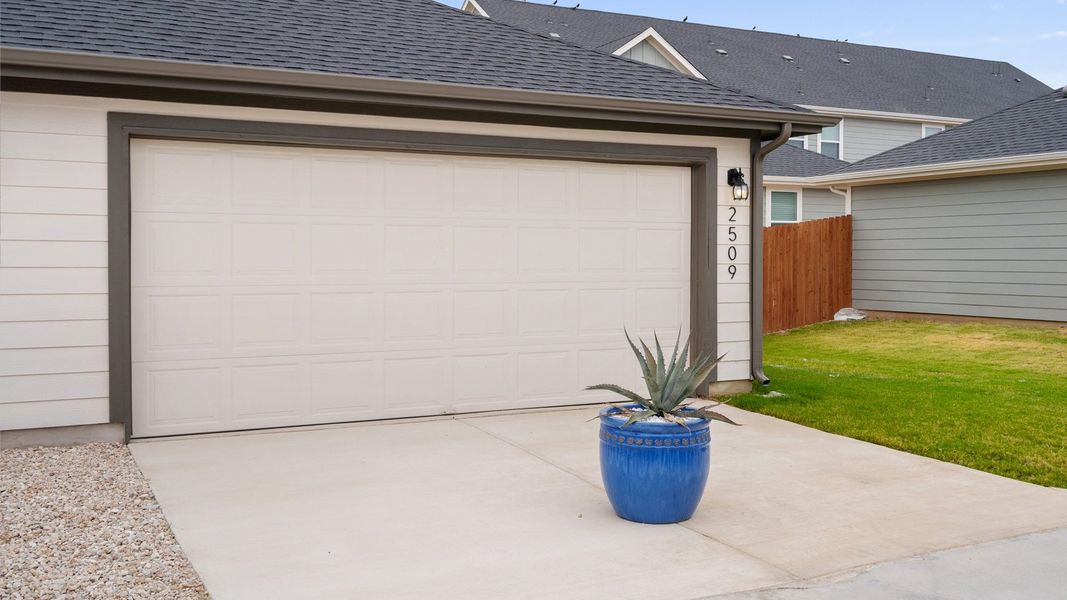 Exterior details and patio area of a home in Avery Centre, Round Rock (Image 29).