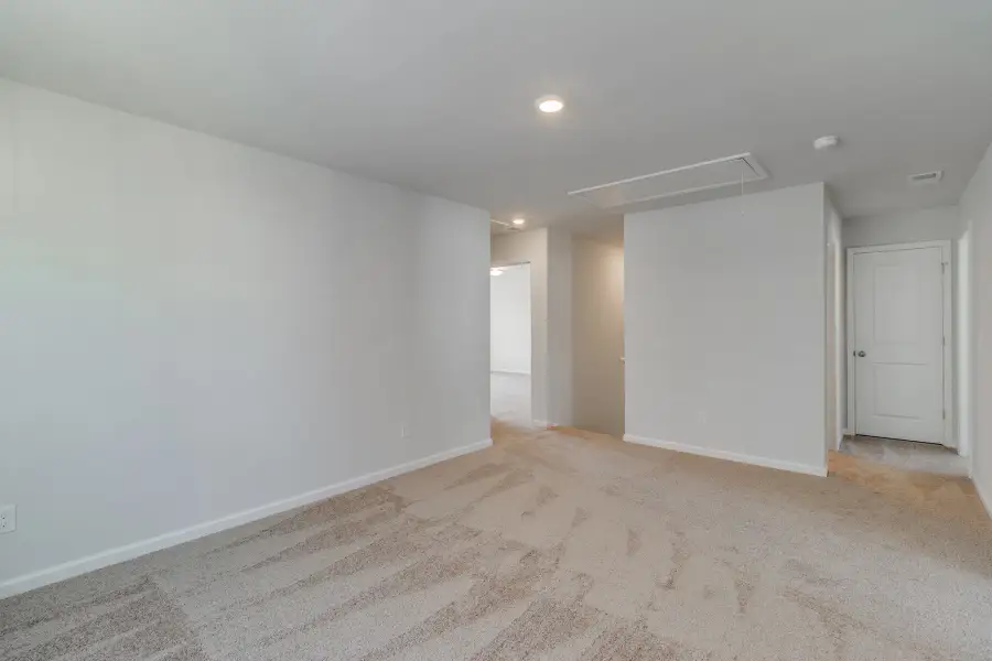 Spacious, unfurnished interior of a new home in Bluefield, Lexington (Image 25).
