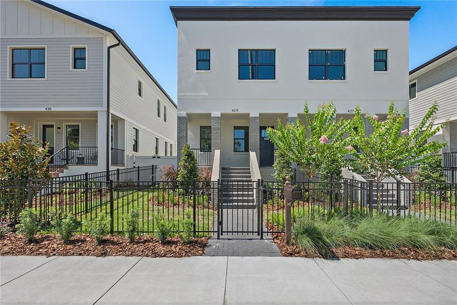 Exterior details and patio area of a home in , St. Petersburg (Image 3).