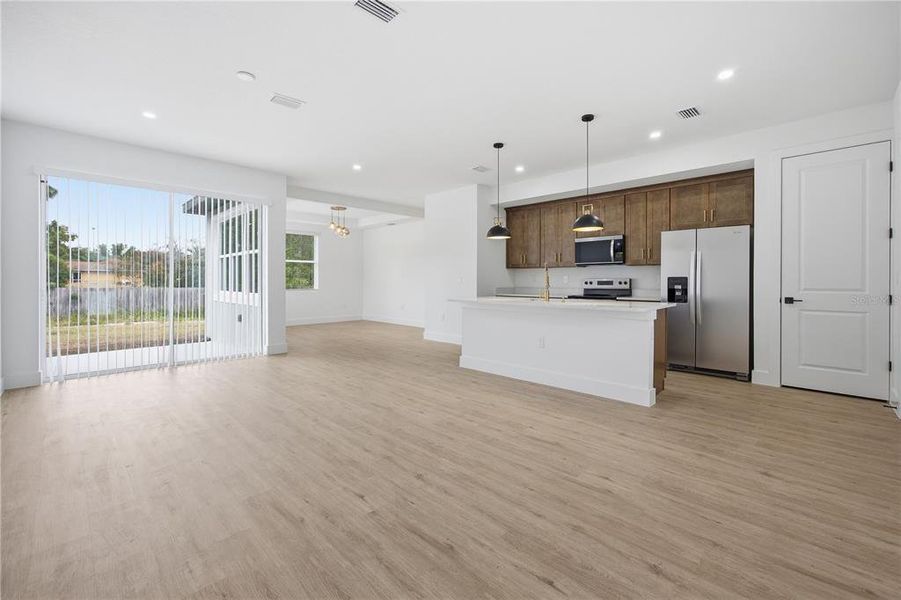 Spacious, unfurnished interior of a new home in , Ocala (Image 25).