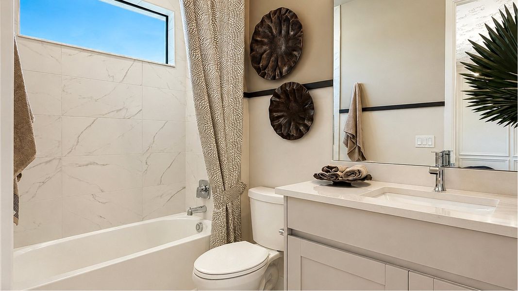4662 Versailles Bath4 F2 Base1