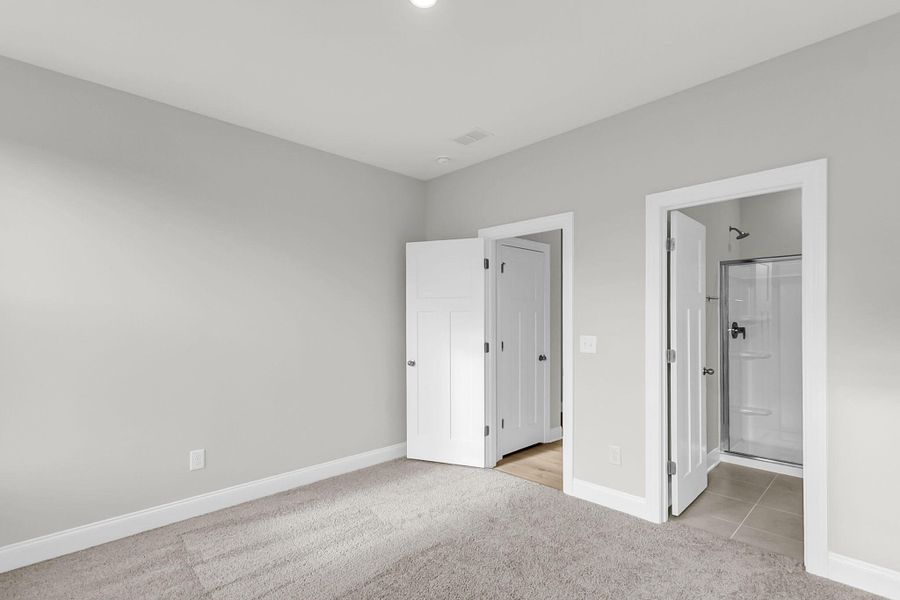 Spacious, unfurnished interior of a new home in Tidewater at Lakes of Cane Bay, Summerville (Image 28).