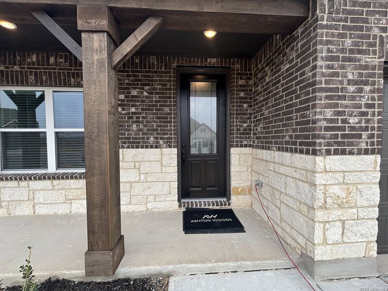 Exterior details and patio area of a home in Saddlebrook Ranch, Schertz (Image 4).