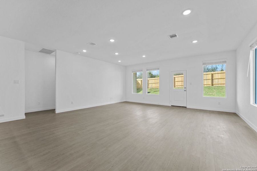Spacious, unfurnished interior of a new home in , New Braunfels (Image 12).