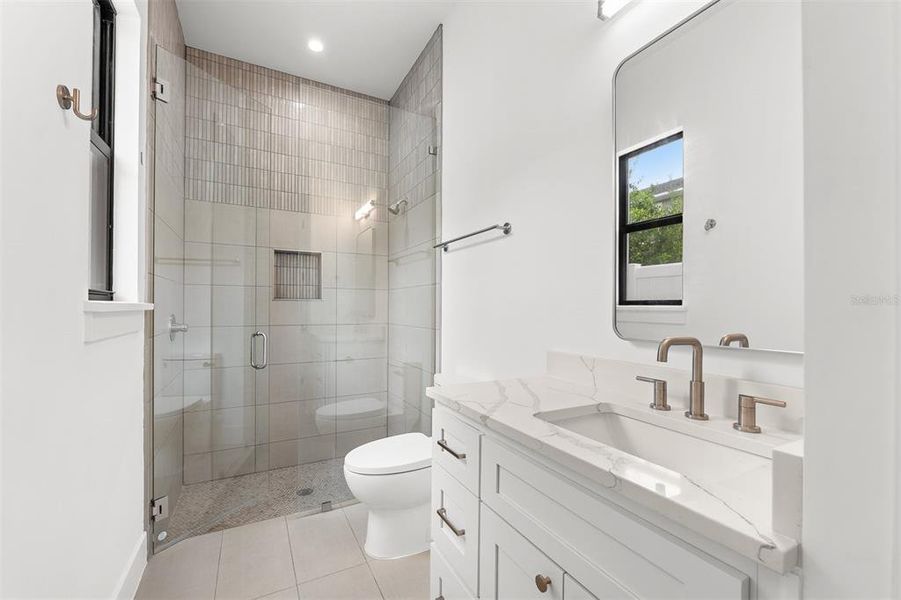 Furnished interior view inside a new home in , Orlando (Image 47).