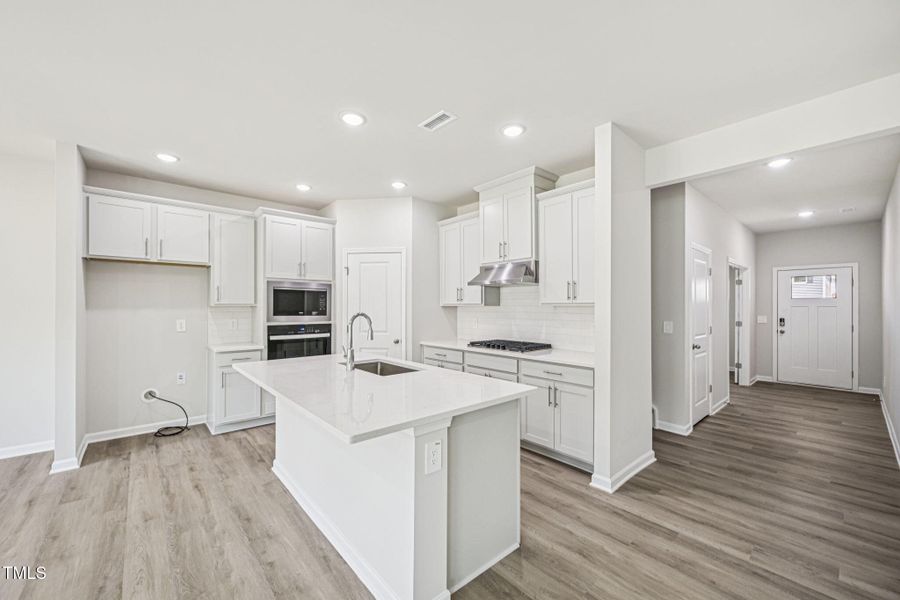 9-web-or-mls-Raleigh - Oak Manor - 721 D