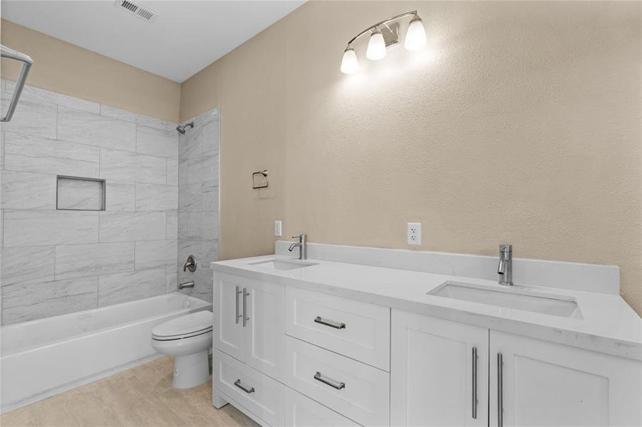 Furnished interior view inside a new home in , Irving (Image 8).