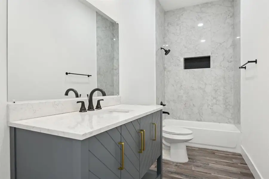 Furnished interior view inside a new home in , Granbury (Image 6).