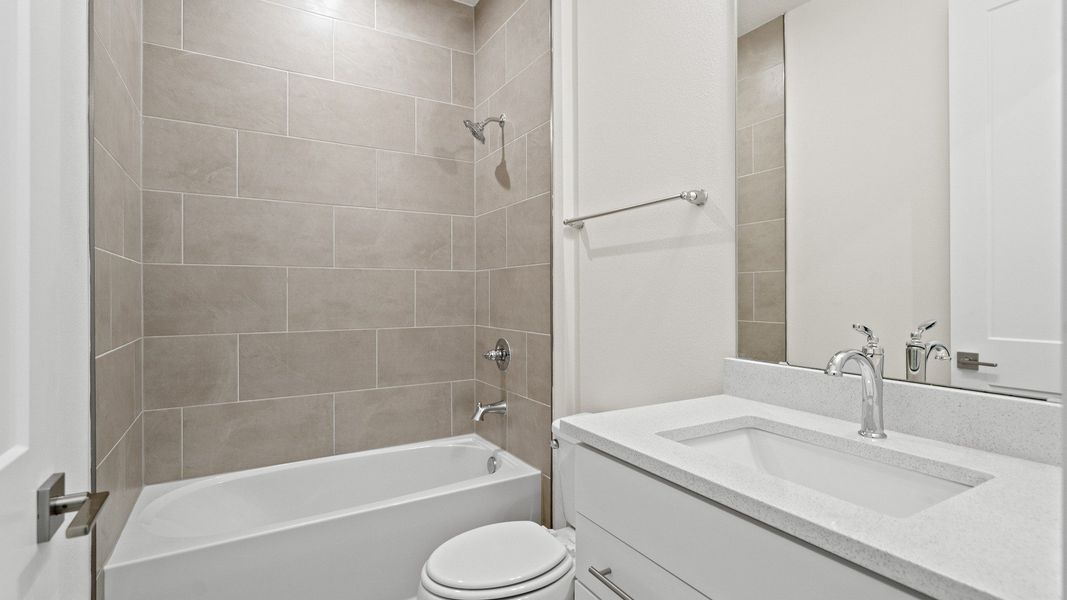 Representative furnished interior of a home built from the Longleaf by DRB Homes in Lakeside at Satilla, St. Cloud (Image 7).
