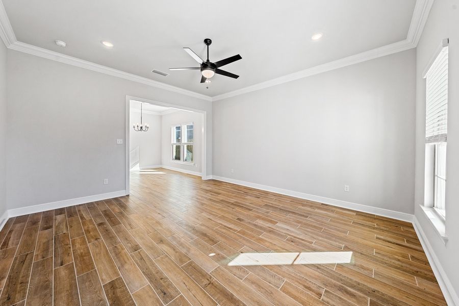 Spacious, unfurnished interior of a new home in The Bluffs at Lafayette, Freeport (Image 10).