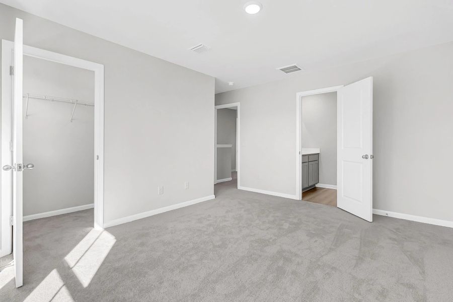 Spacious, unfurnished interior of a new home in Windward Village, Summerville (Image 12).